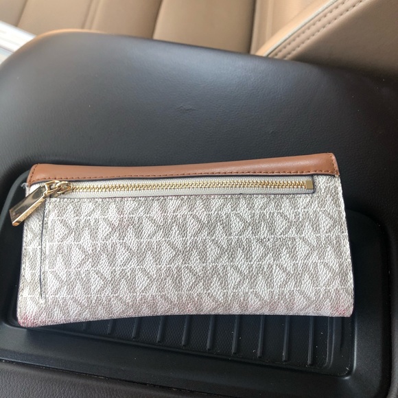 Authentic Michael Kors Wallet - Picture 2 of 6